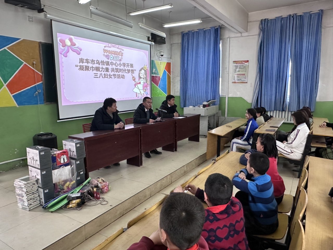 1.乌恰镇中心小学“凝聚巾帼力量 共筑时代梦想”三八妇女节活动照片(王书记致辞照片).jpg 1.乌恰镇中心小学“凝聚巾帼力量 共筑时代梦想”三八妇女节活动照片(王书记致辞照片).jpg